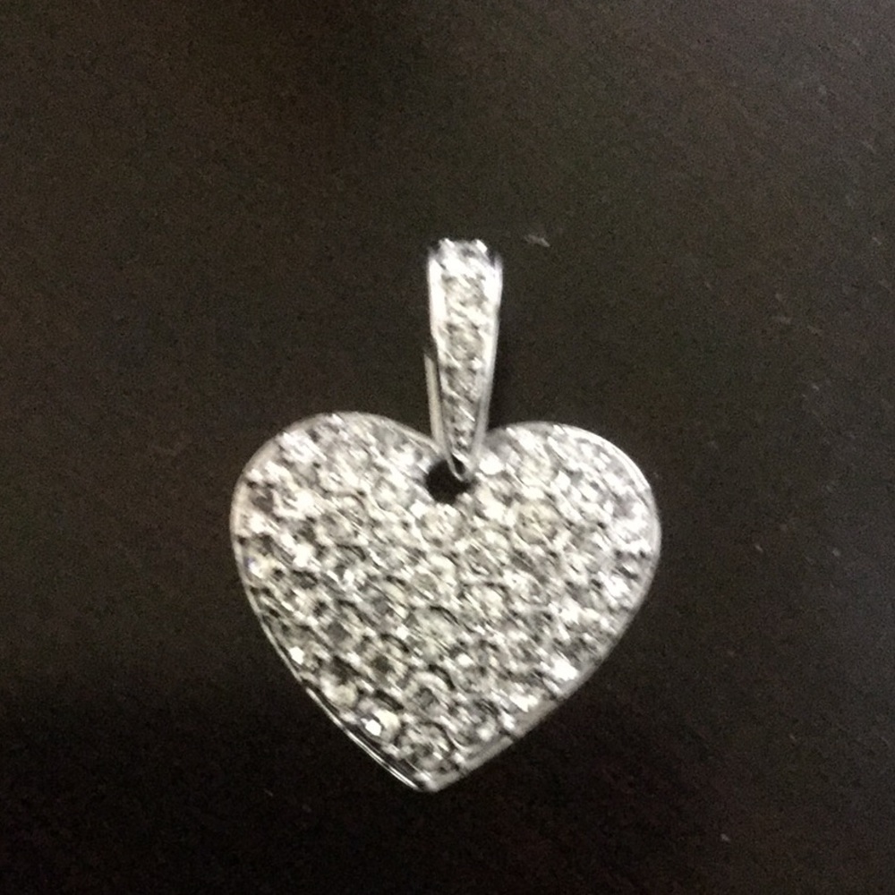 Sworvoski pendant